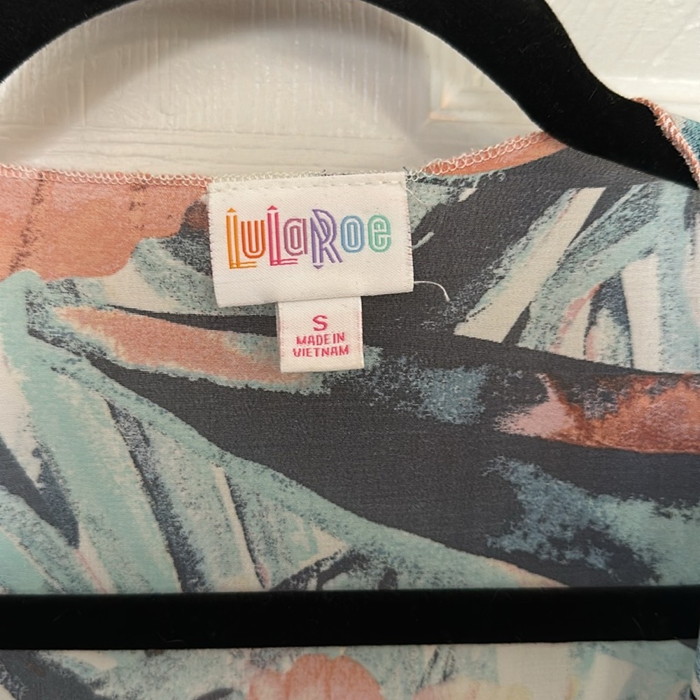 LuLaRoe Shirley Kimono Size Small Tropical Floral Cover - Picture 2 of 4